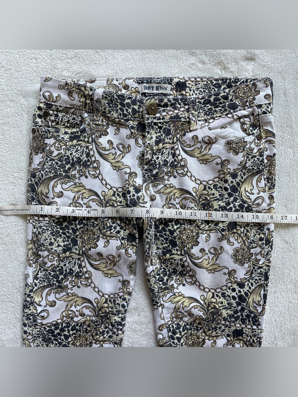 HOT KISS Skinny Lilly White and Gold Decor Print Jeans size 7 - Picture 9 of 13